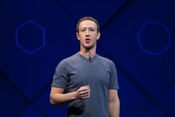 mark zuckerberg dang co cuu facebook va chinh minh