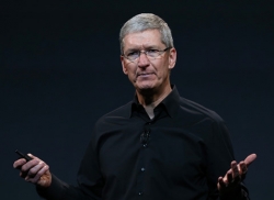 ceo apple tim cook noi gi giua tam bao