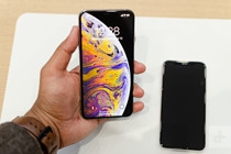 can canh chiec iphone xs max dau tien ve viet nam gia 79 trieu dong