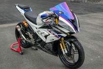 phat them yamaha r15 v30 abs ban den dem gia 45 trieu dong