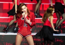 cong ty trung quoc tung mau ao khoac mac ca doi khong can giat gia 15 trieu dong