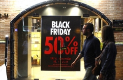 met moi khi di mua sam ngay black friday thuong de phai cho ca tieng moi den luot thu do